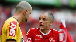 Andres Dalessandro do Internacional disputa lance com jogador do Vasco durante partida no estadio Beira-Rio pelo campeonato Brasileiro A 2019 Foto: Jeferson Guareze/AGIF