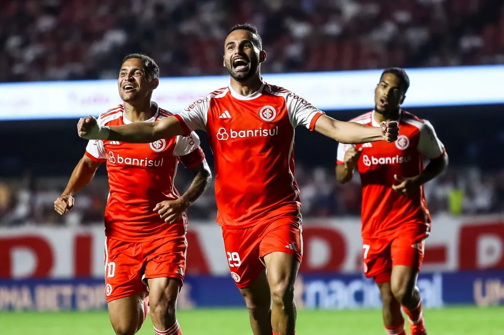 Thiago Maia comemora gol no São Paulo. Foto: Marco Miatelo/AGIF