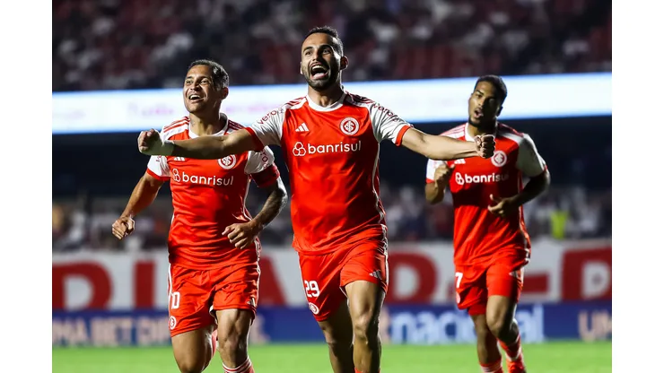Thiago Maia comemora gol no São Paulo.