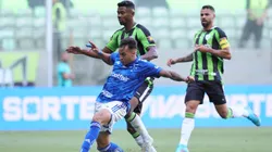 Ricardo Silva e Kaio Jorge em disputa. Foto: Gilson Lobo/AGIF