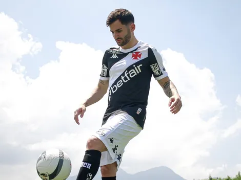 Garré chega ao Vasco e agradece apoio da torcida