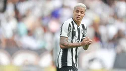 Carlos Alberto jogador do Botafogo durante partida contra o Maricá no estádio Engenhão pelo campeonato Carioca 2025. Foto: Thiago Ribeiro/AGIF