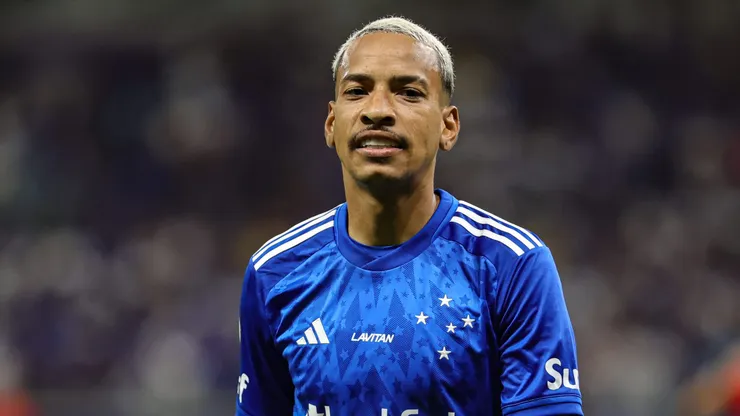 Meio-campista em ação pelo Cruzeiro - Foto: Gilson Lobo/AGIF