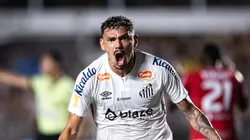 Tiquinho Soares vem se dedicando nos bastidores para evoluir em campo - Foto: Abner Dourado/AGIF