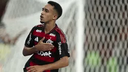 Matheus Gonçalves comemora seu gol. Foto: Jorge Rodrigues/AGIF