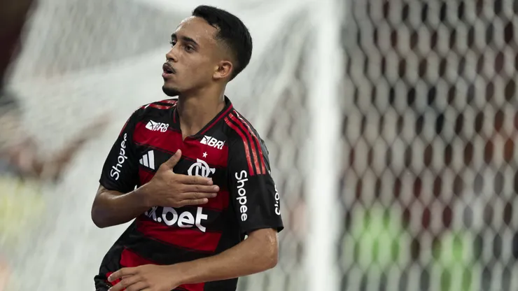 Matheus Gonçalves comemora seu gol. Foto: Jorge Rodrigues/AGIF