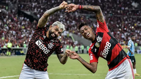 Bruno Henrique jogador do Flamengo comemora seu gol com Gabi. Foto: Thiago Ribeiro/AGIF