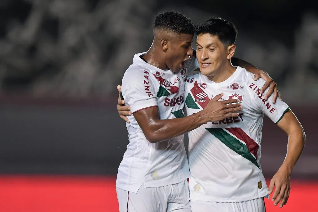 RJ – RIO DE JANEIRO – 23/01/2025 – CARIOCA 2025, PORTUGUESA RIO X FLUMINENSE – Cano jogador do Fluminense comemora seu gol com Hercules jogador da sua equipe durante partida contra o Portuguesa Rio no estadio Luso Brasileiro pelo campeonato Carioca 2025. Foto: Thiago Ribeiro/AGIF