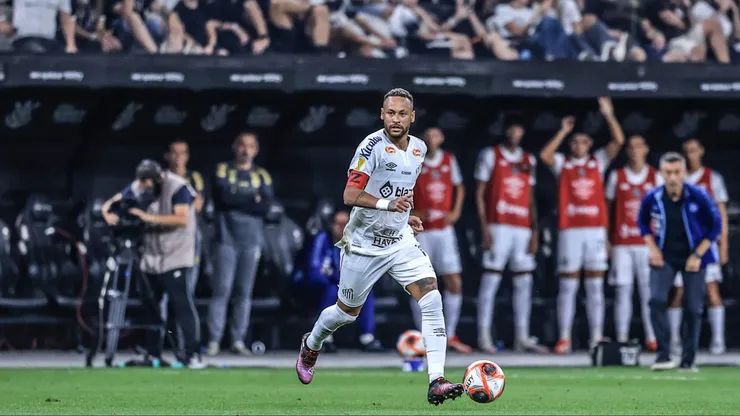 Neymar Jr., do Santos, durante partida contra o Corinthians na Arena Corinthians pelo Campeonato Paulista 2025. Foto: Marcello Zambrana / AGIF