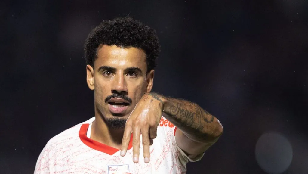 SP – BRAGANCA PAULISTA – 16/01/2025 – PAULISTA 2025, BRAGANTINO X CORINTHIANS – Lucas Evangelista jogador do Bragantino comemora seu gol durante partida contra o Corinthians no estadio Nabi Abi Chedid pelo campeonato Paulista 2025. Foto: Diogo Reis/AGIF