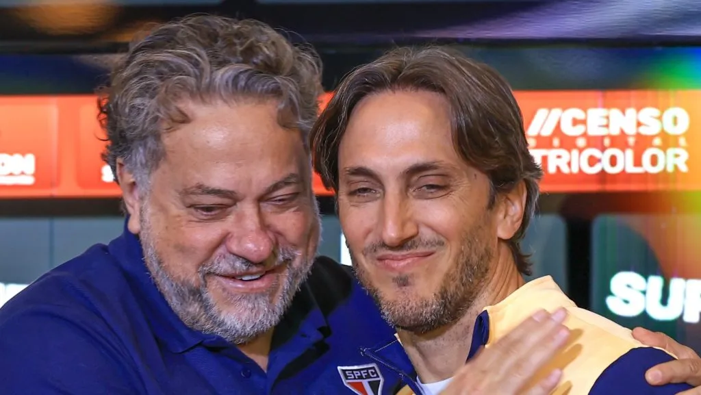 Foto: Marcello Zambrana/AGIF – Casares postou foto com Zubeldía, mas treinador balança no cargo.