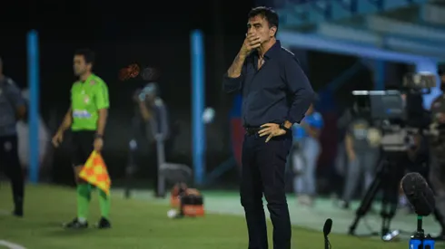 Gustavo Quinteros, técnico do Grêmio, durante partida contra o Monsoon no Estádio Do Vale pelo Campeonato Gaúcho 2025. Foto: Maxi Franzoi / AGIF