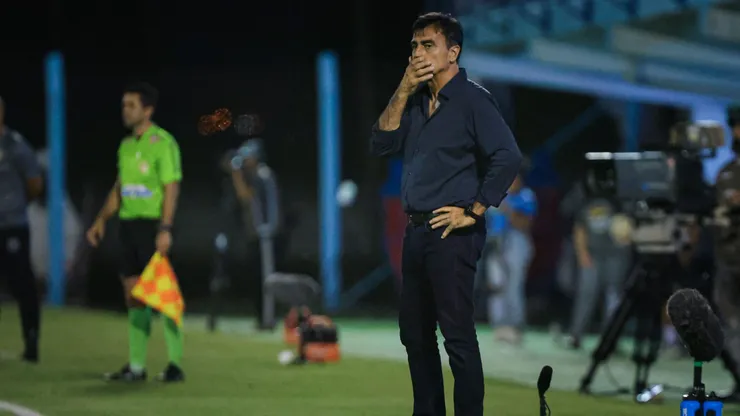 Gustavo Quinteros, técnico do Grêmio, durante partida contra o Monsoon no Estádio Do Vale pelo Campeonato Gaúcho 2025. Foto: Maxi Franzoi / AGIF