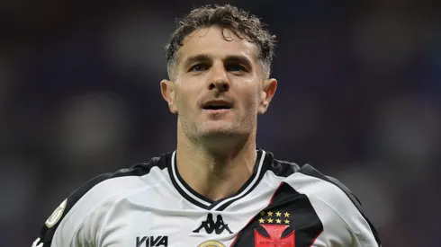 Vegetti jogador do Vasco comemora seu gol durante partida contra o Cruzeiro no estádio Mineirão pelo campeonato Brasileiro A 2024.
