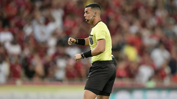 Yuri Eliano Ferreira da Cruz durante partida entre Flamengo e Maricá no Maracanã pelo Campeonato Carioca 2025. Foto: Thiago Ribeiro / AGIF