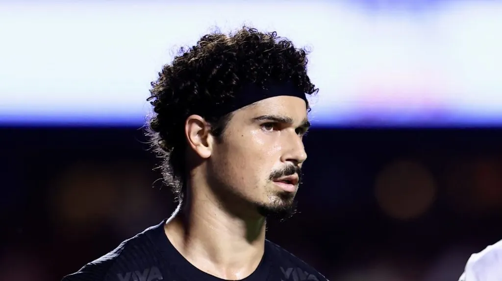 Foto: Marcello Zambrana/AGIF – Alvinegro quer jogador acima da média para formar dupla com André Ramalho.