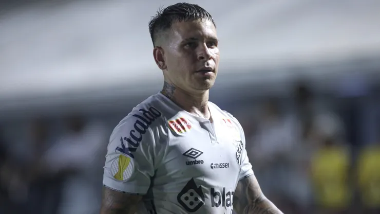 Soteldo jogador do Santos durante partida contra o Agua Santa no estádio Vila Belmiro pelo campeonato Paulista 2025. Foto: Reinaldo Campos/AGIF