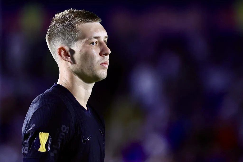 Volante em partida com o RB Bragantino. Foto: Marcello Zambrana/AGIF