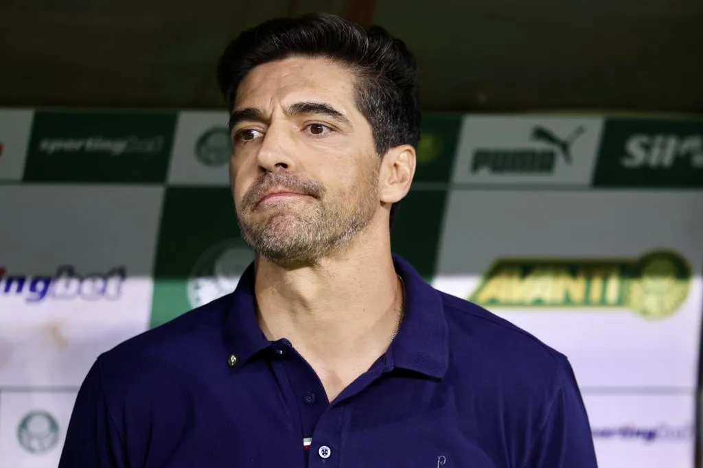 Treinador segue pressionado no cargo do clube. Foto: Marcello Zambrana/AGIF