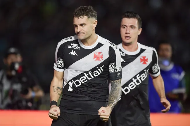 Vegetti foi o principal destaque na classificação do Vasco para as semis do Cariocão. Foto: Thiago Ribeiro/AGIF