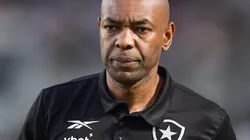 Cláudio Caçapa acompanha equipe do Botafogo - Foto: Thiago Ribeiro/AGIF