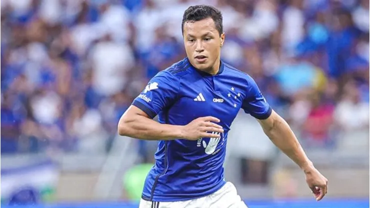 Marlon, jogador do Cruzeiro é duramente criticado pela torcida por falhas no jogo decisivo que resultou em eliminação do Cabuloso