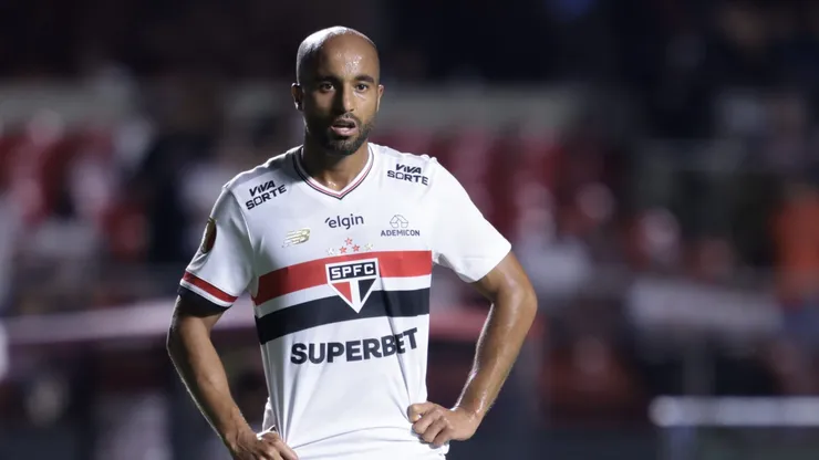 Atleta do São Paulo comentou sobre o gramado