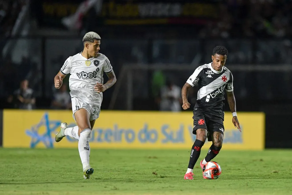 Tche Tche, jogador do Botafogo durante partida contra o Vasco em Sao Januario pelo campeonato Carioca 2025. Foto: Thiago Ribeiro/AGIF