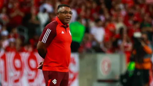 RS - PORTO ALEGRE - 04/12/2024 - BRASILEIRO A 2024, INTERNACIONAL X BOTAFOGO - Roger Machado tecnico do Internacional durante partida contra o Botafogo no estadio Beira-Rio pelo campeonato Brasileiro A 2024. Foto: