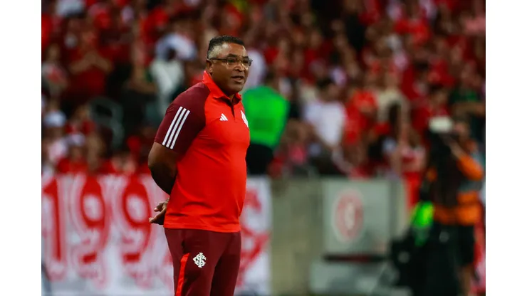 RS - PORTO ALEGRE - 04/12/2024 - BRASILEIRO A 2024, INTERNACIONAL X BOTAFOGO - Roger Machado tecnico do Internacional durante partida contra o Botafogo no estadio Beira-Rio pelo campeonato Brasileiro A 2024. Foto: