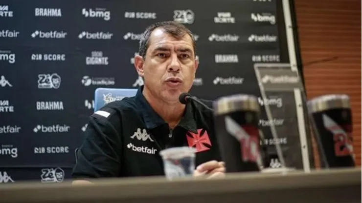 Fábio Carille, técnico do Vasco revela em entrevista pós-jogo o futuro de Manuel Capasso, zagueiro argentino que teve pouco espaço no elenco e choca torcida