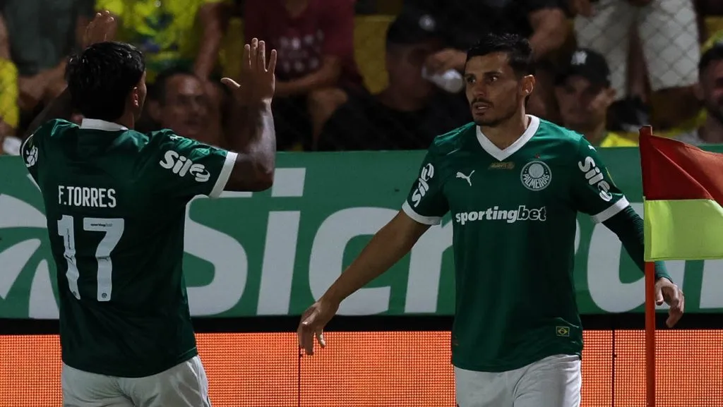 Raphael Veiga e Facundo Torres comemorando. Foto: Cesar Greco/Palmeiras