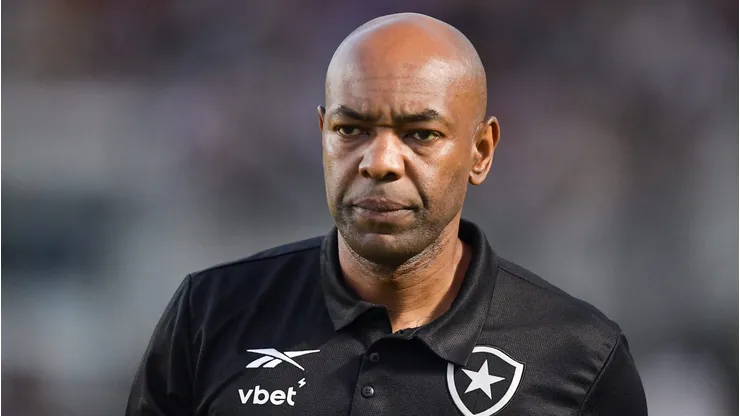 Cláudio Caçapa durante partida entre Vasco e Botafogo, em São Januário, pelo Campeonato Carioca.
