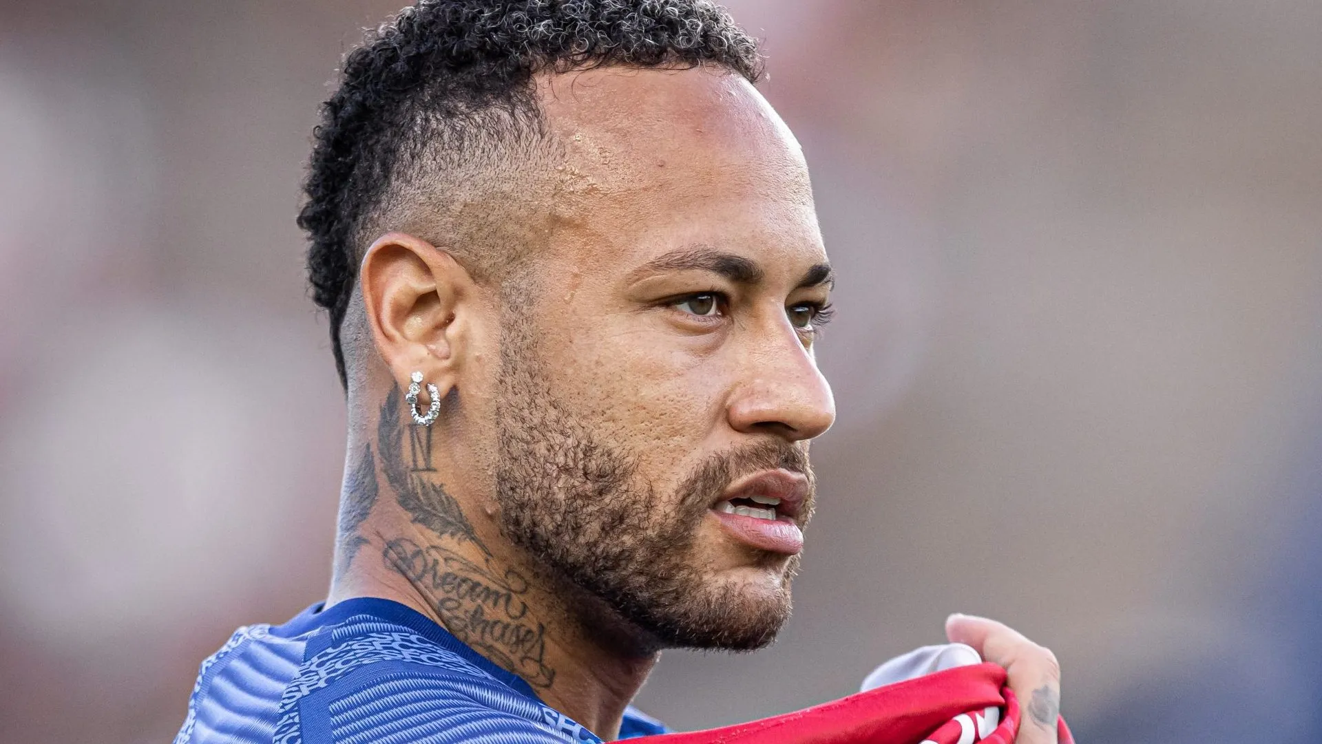 Neymar durante aquecimento. Foto: Raul Baretta/Santos FC.