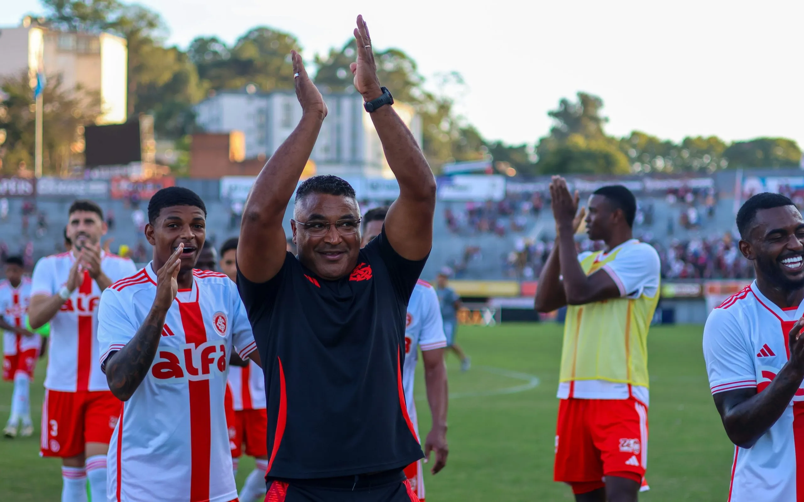Roger Machado, comemora vitória do Inter e torcida colorada vai à loucura no estádio Centenário e nas redes sociais. Foto: Ricardo Duarte/Internacional