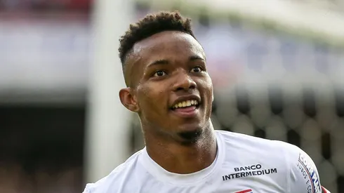 Thiago Mendes, volante do Al-Rayyan