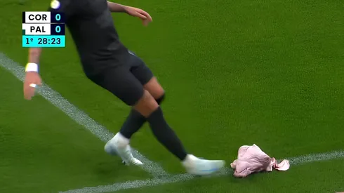 Yuri Alberto chutou a cabeça de porco em Corinthians x Palmeiras - Foto: Reprodução/SporTV.