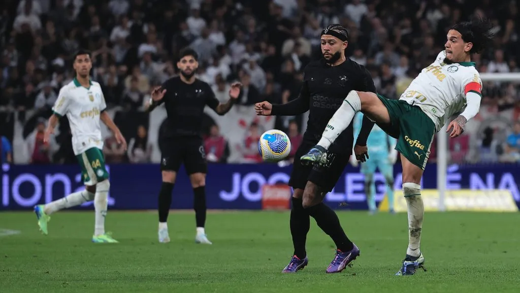 Verdão acabou sendo derrotado no clássico - Foto: Ettore Chiereguini/AGIF.