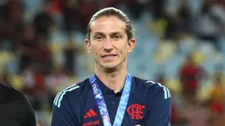 Filipe Luís é informado sobre decisão do Vasco