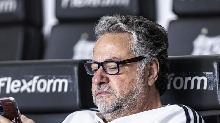 Casares busca reforços no mercado da bola.