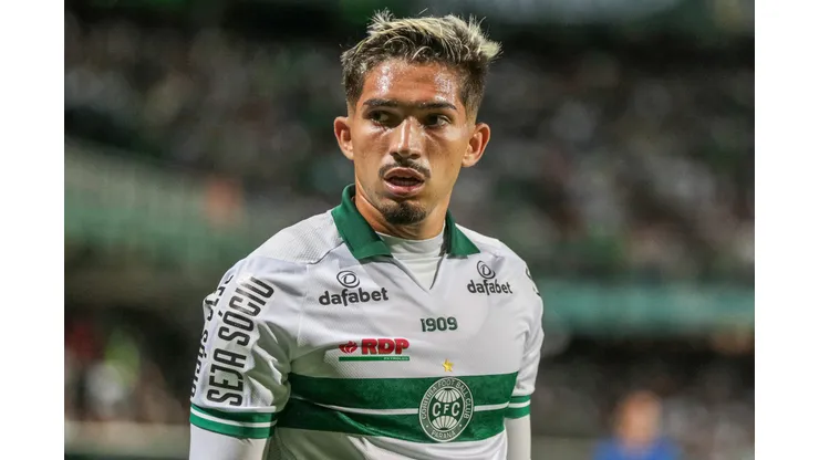 Andrey, volante revelado pelo Vasco