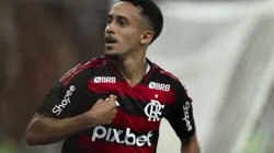 RJ - RIO DE JANEIRO - 22/02/2025 - CARIOCA 2025, FLAMENGO X MARICA - Matheus Goncalves jogador do Flamengo comemora seu gol durante partida contra o Marica no estadio Maracana pelo campeonato Carioca 2025. Foto: Jorge Rodrigues/AGIF