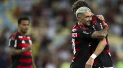 De Arrascaeta, do Flamengo, comemora seu gol com Leo Pereira jogador da sua equipe durante partida contra o Marica no Maracanã pelo Campeonato Carioca 2025. Foto: Jorge Rodrigues / AGIF