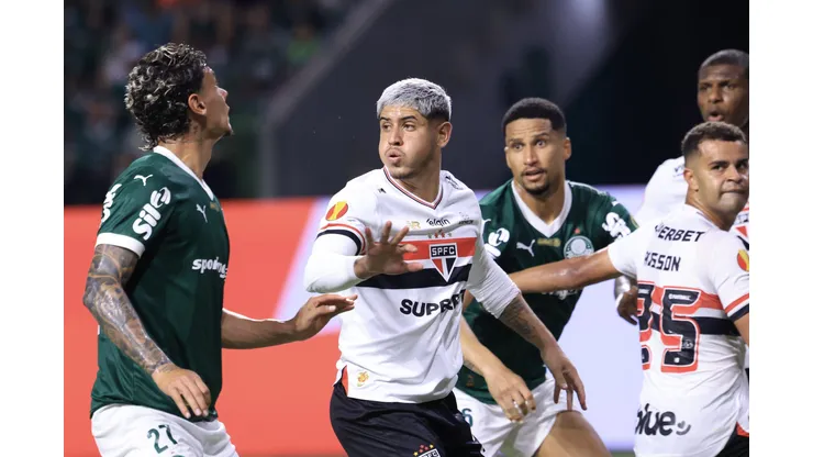 SP - SAO PAULO - 16/02/2025 - PAULISTA 2025, PALMEIRAS X SAO PAULO - Alan Franco jogador do Sao Paulo durante partida contra o Palmeiras no estadio Arena Allianz Parque pelo campeonato Paulista 2025. Foto: Marcello Zambrana/AGIF