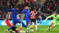 Noni Madueke chuta a gol em partida diante do Southampton. Foto: MatchDay Images Limited / Alamy Stock Photo