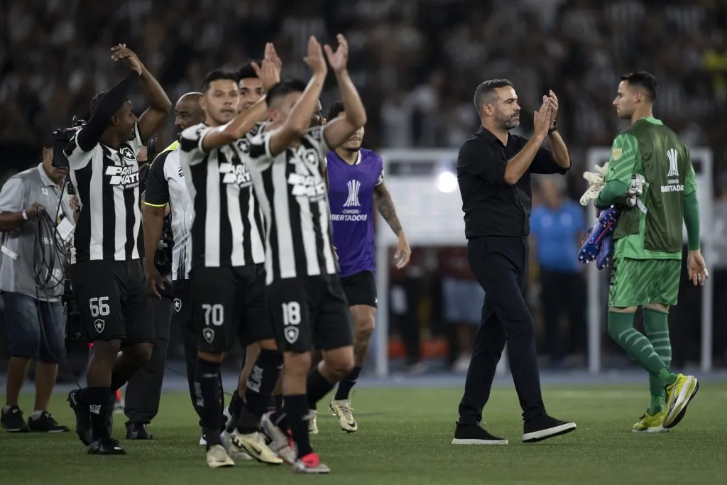 RJ – RIO DE JANEIRO – 23/10/2024 – COPA LIBERTADORES 2024, BOTAFOGO X PENAROL – Artur Jorge tecnico do Botafogo apos partida contra o Penarol no estadio Engenhao pelo campeonato Copa Libertadores 2024. Foto: Jorge Rodrigues/AGIF