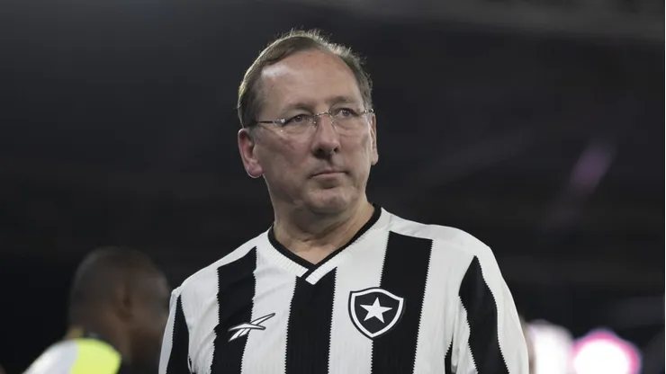 John Textor, dono da SAF do Botafogo, antes da partida contra o Vitoria no estadio Engenhao pelo campeonato Brasileiro A 2024.