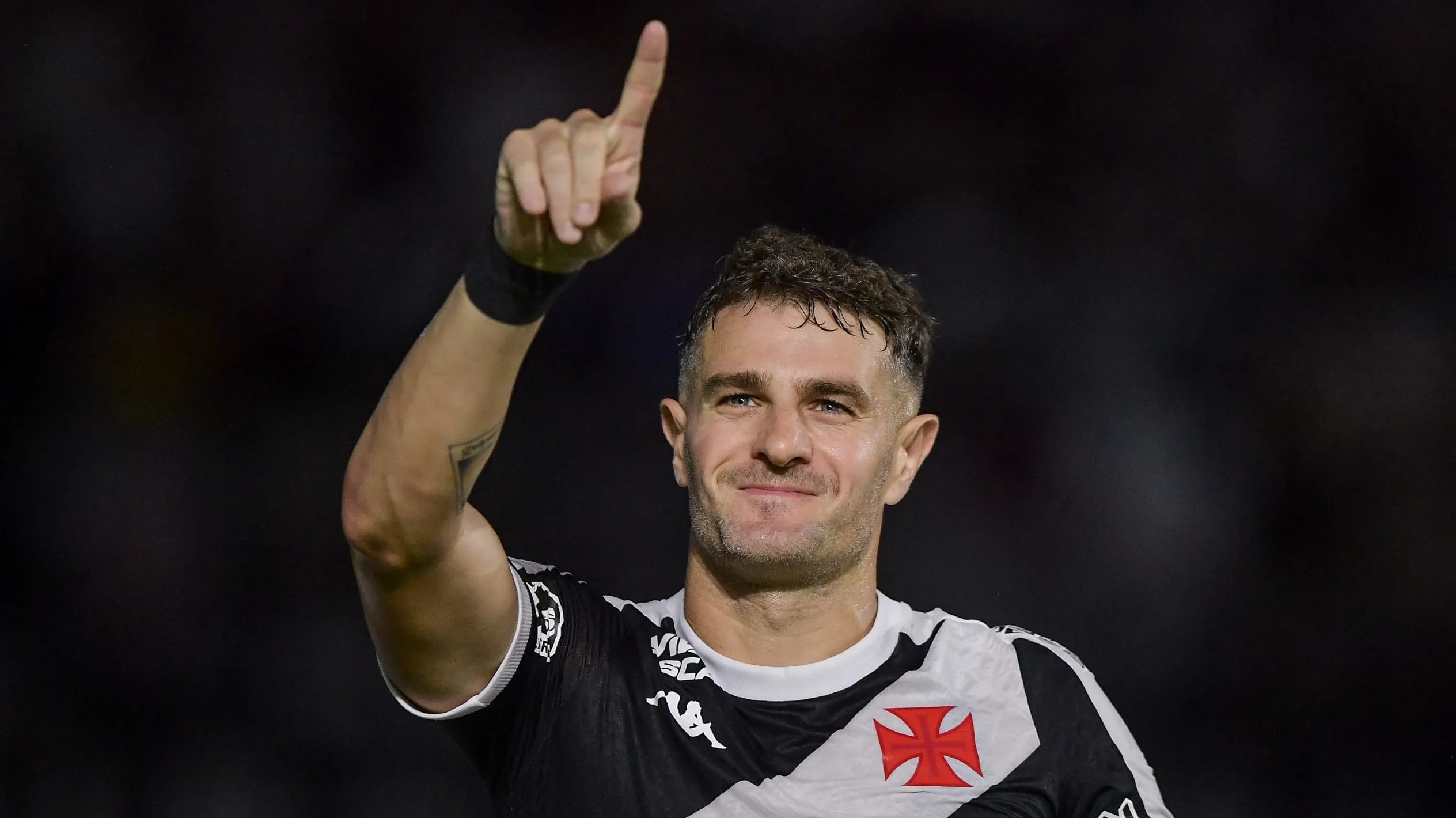 Vegetti jogador do Vasco comemora seu gol durante partida contra o Botafogo – Foto: Thiago Ribeiro/AGIF
