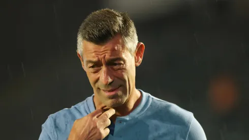 SP - SANTOS - 16/01/2025 - PAULISTA 2025, SANTOS X MIRASSOL - Pedro Caixinha tecnico do Santos antes da partida contra o Mirassol no estadio Vila Belmiro pelo campeonato Paulista 2025.