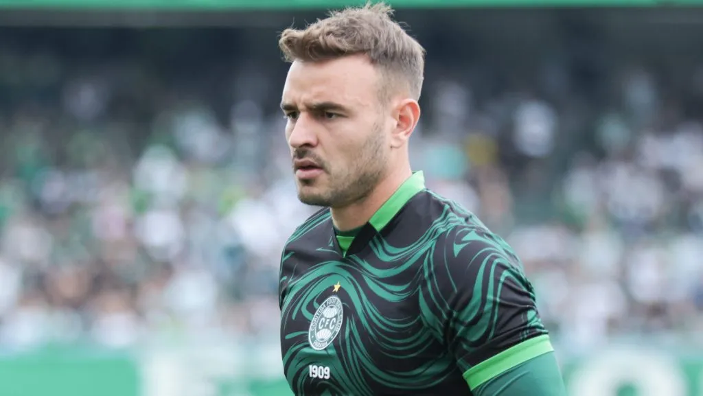 Gabriel Vasconcellos jogou pelo Coritiba - Foto: Robson Mafra/AGIF.